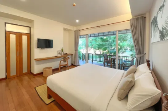 Nisasiri Boutique Resort Hôtels à proximité de : Plage de Laem Sing