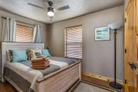 The Cowskin Cabin & Bunkhouse - Lakeview Getaway on 1/2 acre