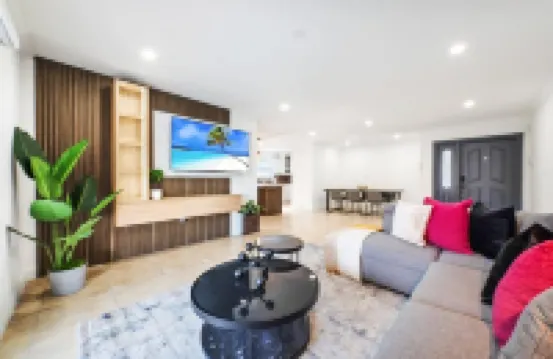 Le Femme Paradise/ Heated Pool/ Mini Golf/ Pickleball/ 5 Bedrooms/ Jacuzzi/BBQ