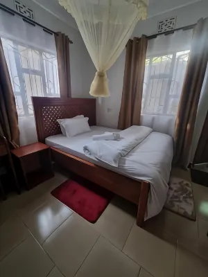 Voyage Camp Safari Lodge