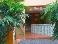 The Palms Resort & Bar Hotels in San Narciso