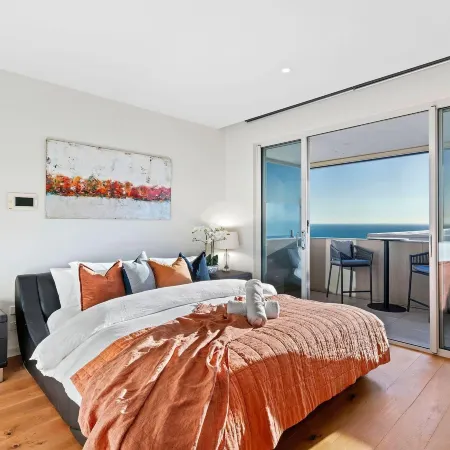 Hillside Luxe with Spa   Bay Views