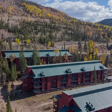 Ski-in Access and Cozy Retreat - Charming Mountain Haven