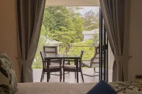 Palm Holiday Apartments Hotels near Praslin National Park Waterfall