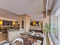 Arthotel Ana im Olympiapark Hotels near Moosach