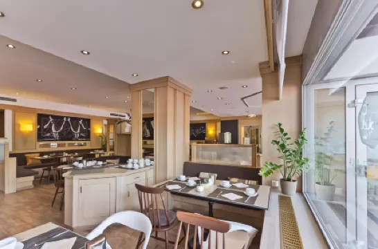 Arthotel Ana im Olympiapark Отели рядом с достопримечательностью «Rheinmetall MAN Military Vehicles GmbH»