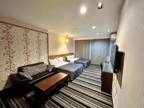 Home Full Hotel - Losmen