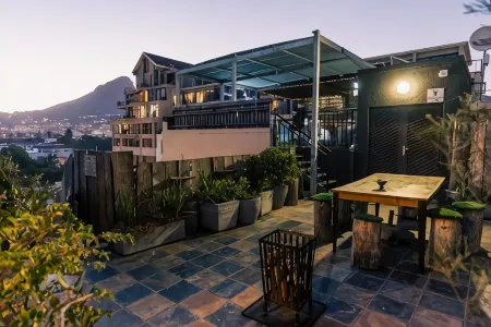 Cape Diamond Boutique Hotel Отели рядом с достопримечательностью «City Hall»