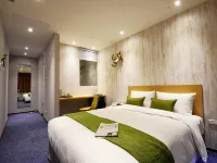 Ark Hotel Hotel dekat Taman kota Daan