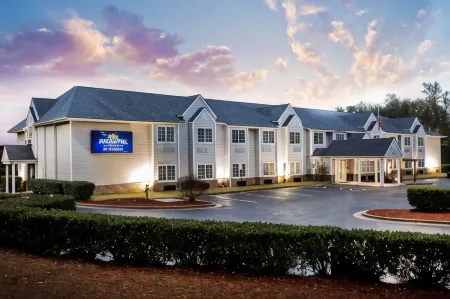 Microtel Inn & Suites by Wyndham Southern Pines / Pinehurst Отели в г. Пайнблафф
