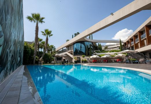 3. 더블트리 바이 ..