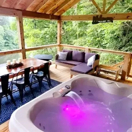 NEW! Lakefront Cabin-Mnt View-Hot Tub-WIFI-Prime Location-Bryson City/Cherokee