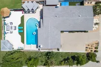 Relax & Play-Pool, Spa, Views + Guest House!