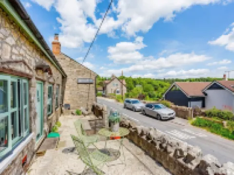 Broadrock Accommodation - Clock Cottage Hotels in Chepstow