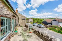 Broadrock Accommodation - Clock Cottage