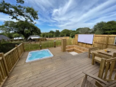 Aladdin Safari Tent Hotels in Carew