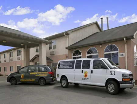 Super 8 by Wyndham Chicago O'Hare Airport Отели рядом с достопримечательностью «Парк Мажевски Метро»