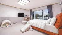 Namhae Dangdangi Dog Pension Blue - Pet friendly