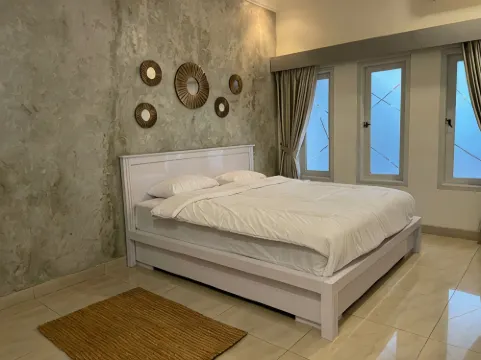 Regol Guest House 5Br Bandung