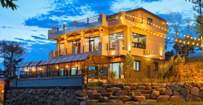 Geochang Sunflower Pool Villa Pension