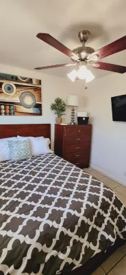 Spacious Retreat 4 Bdr House! Hotels near Lincoln Plaza