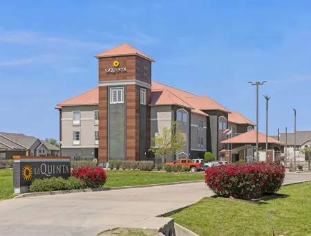 La Quinta Inn & Suites by Wyndham Hillsboro