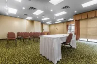 Quality Inn & Suites Bay Front فنادق في سولت سانت ماري