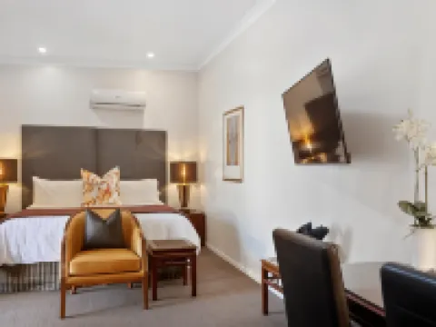 53 on Victoria Hotels in Warwick