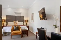 53 on Victoria Hotels in Warwick