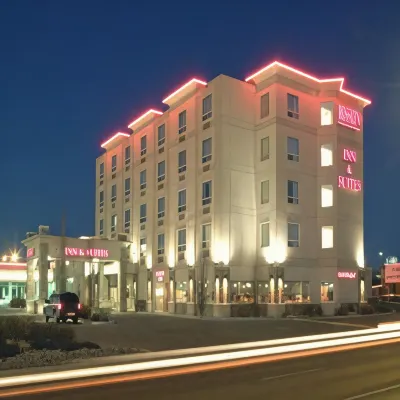 Rosslyn Inn & Suites Hotels near Edmonton Station