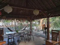 Pelangi Homestay Bungalow Gili Gede Hotels in Pelangan