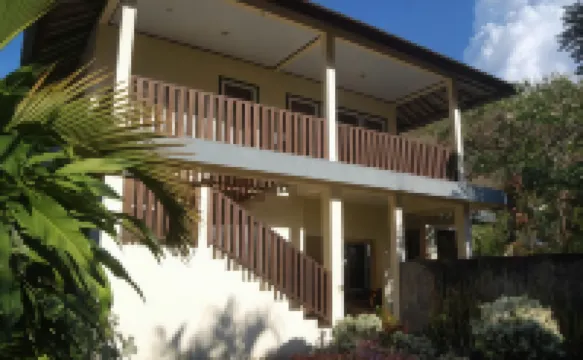 Star East Guest House Amed Pura Penataran Pucak Gunung Kembar-Kenusut附近的飯店