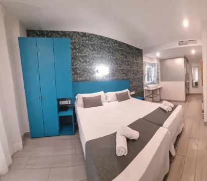 Hotel Clopy Rocamar Hoteles cerca de L'Illa de Benidorm