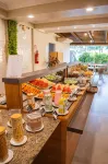 Ramada by Wyndham  Porto Seguro Praia - Breakfast