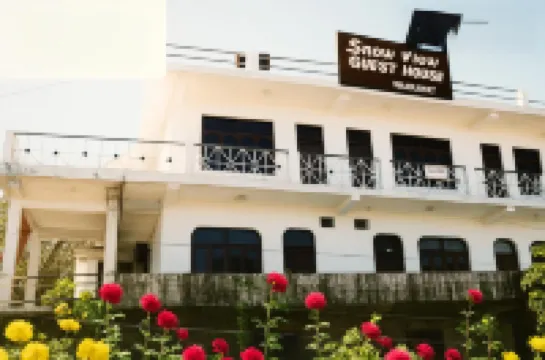 Goroomgo Snow View Guest House Kausani Hotel a 