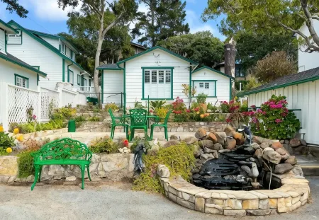 Carmel Green Lantern Inn
