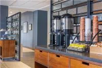 Radisson Hotel Detroit Metro Airport - Airport Shuttle