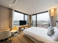 Shin Shin Hotel Cheonjiyean Отели рядом с достопримечательностью «Водопад Вонан»