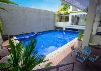 Hotel Fortuna Grande Seturan Yogyakarta - piscina