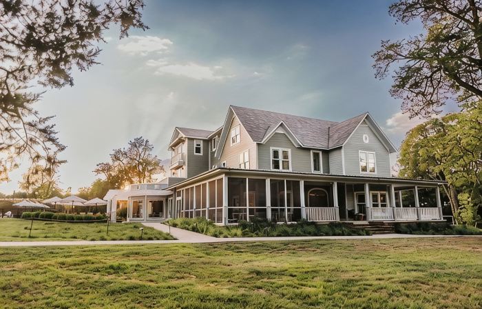 Stonebreaker Hotel