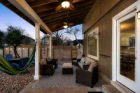 Pool+HotTub+Firepit+Grill+Billiards+MiniGolf+PS4