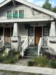 1 Block to Trolley, Short Walk to Historic Cemeteries, Clean, Coffee Bar Hotels near Foilage Park
