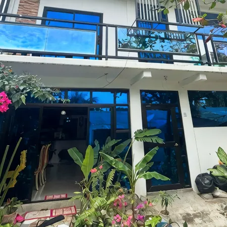 Thrivers Hometel White Beach Puerto Galera