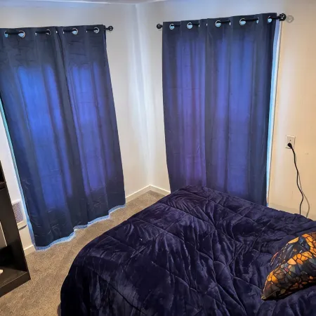 Hogwartz "House Ravenclaw" Themed 2-bd, 1-ba upstairs apartment. Отели в г. Спрингфилд