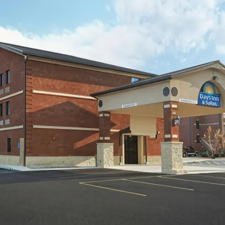 Days Inn & Suites by Wyndham Jeffersonville IN