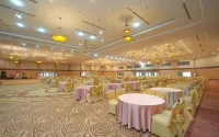 Sutan Raja Hotel & Convention Centre Manado - parking