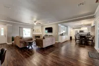 Charming 3-bedroom house with AC, WiFi in Del City - 무료 와이파이