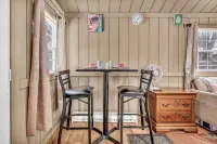 Madison's Lakeside Tiny Home Dream Getaway! - Homestays