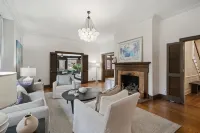 Stunning 3 bed, 3 bath house [sleeps 8] in Midtown, 2min drive to Rhodes College