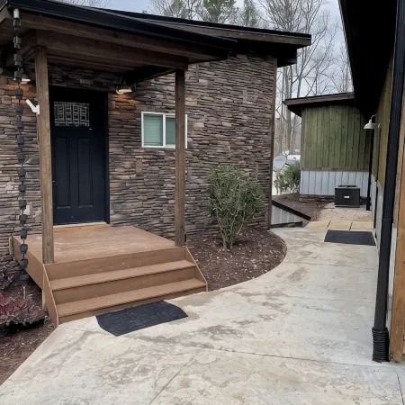 Terrific 4-bedroom house with AC in Fair Play